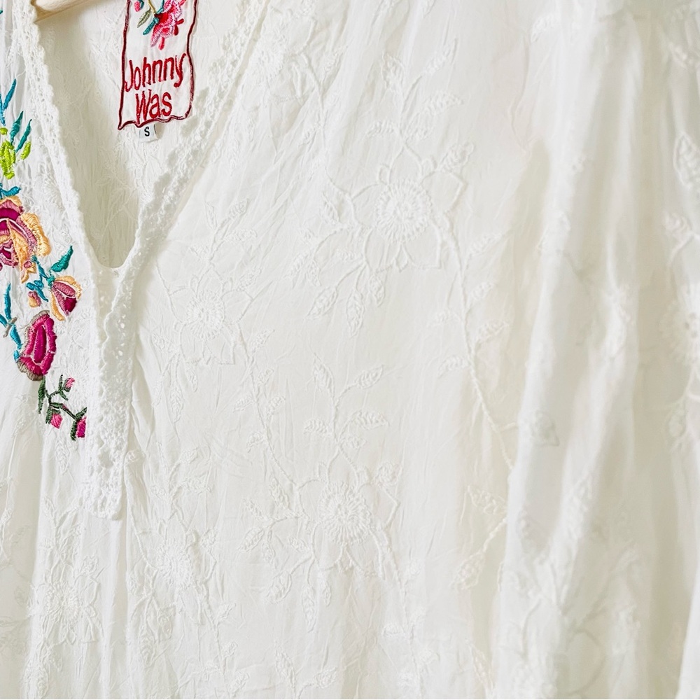 Johnny Was SMALL white embroidered 3/4 sleeve Vneck blouse - Picture 3 of 5